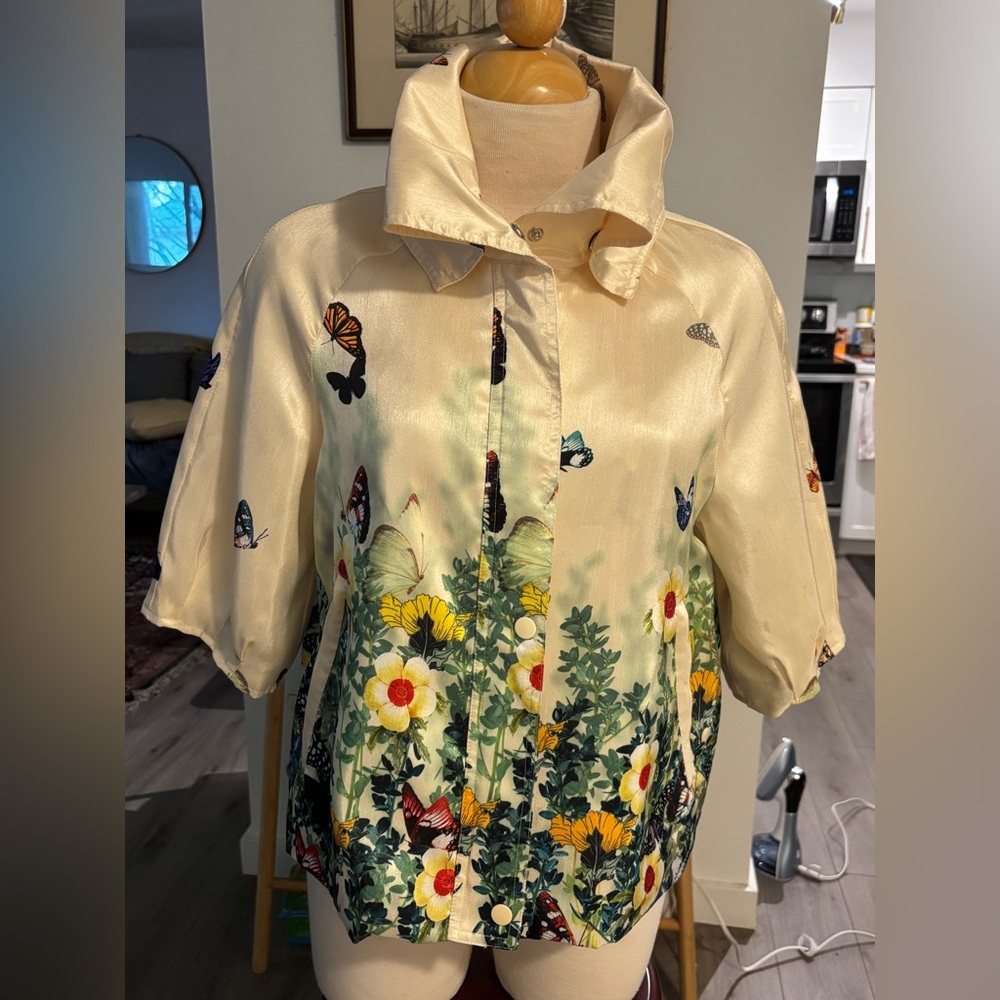 Samuel Dong Cream Floral whimsical Jacket. Size M